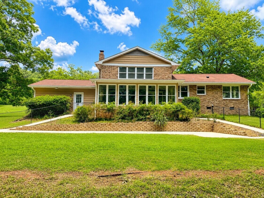 Foto del edificio - Pet-Friendly Waterfront Retreat on 6+ Acres in Oconee County