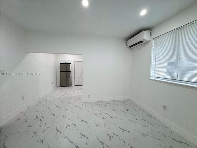 Foto del edificio - 856 SW 6th St