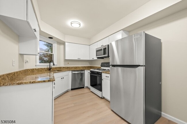Building Photo - 52 Arthurs Ct