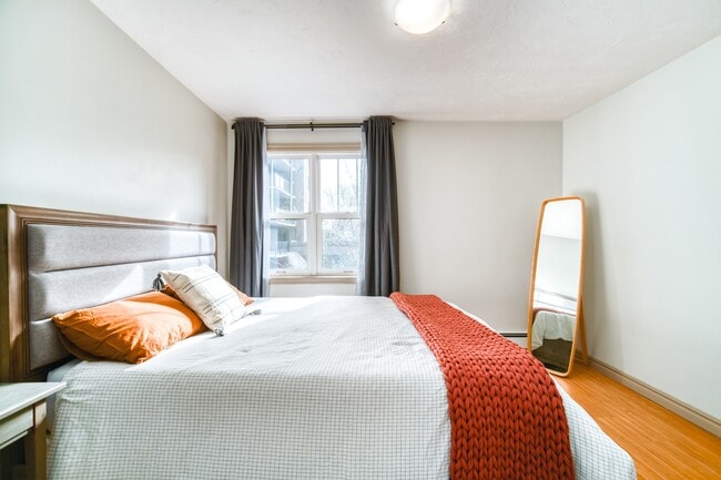 Building Photo - 5778-5778 South St