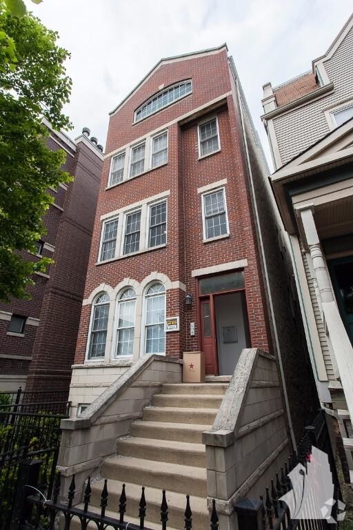 Building Photo - 1326 W Diversey Pkwy