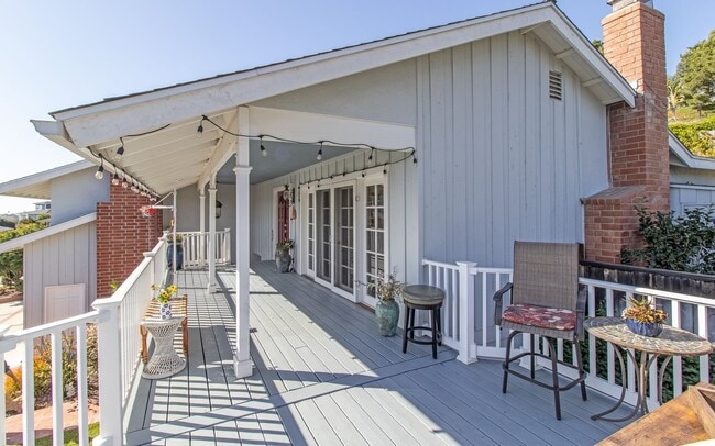 Building Photo - Gorgeous 3 Bedroom Fire Mountain Home With...