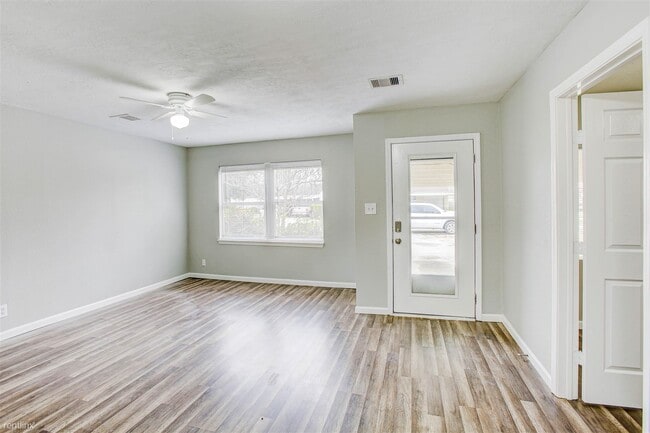 Building Photo - 4 br, 2 bath House - 9317 Cathedral Dr