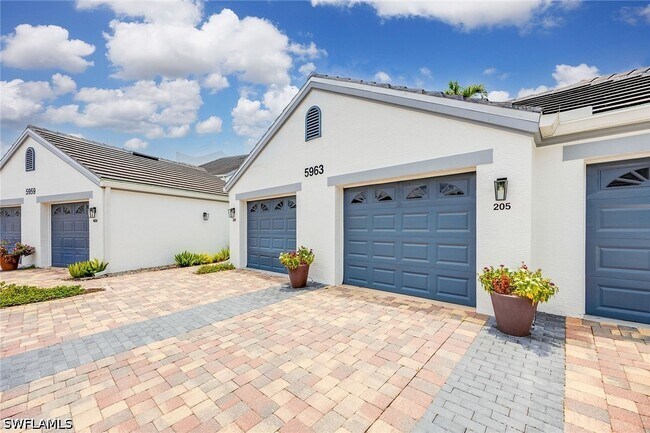 Building Photo - 5963 Sand Wedge Ln
