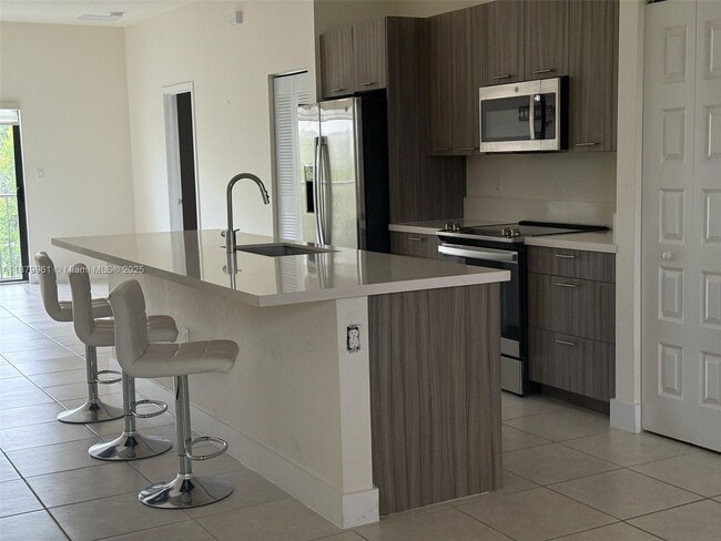 Foto del edificio - 7905 NW 104th Ave
