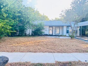 Building Photo - 10806 Lazy Oaks Dr