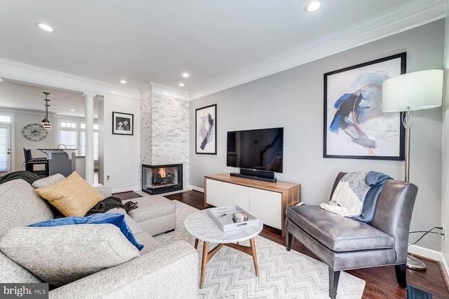 Building Photo - 947 Harrison Cir