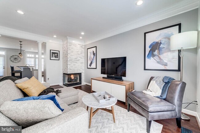 Foto del edificio - 947 Harrison Cir