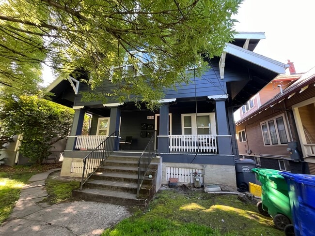 Building Photo - Very unique upper 1bed, great location! Ta...