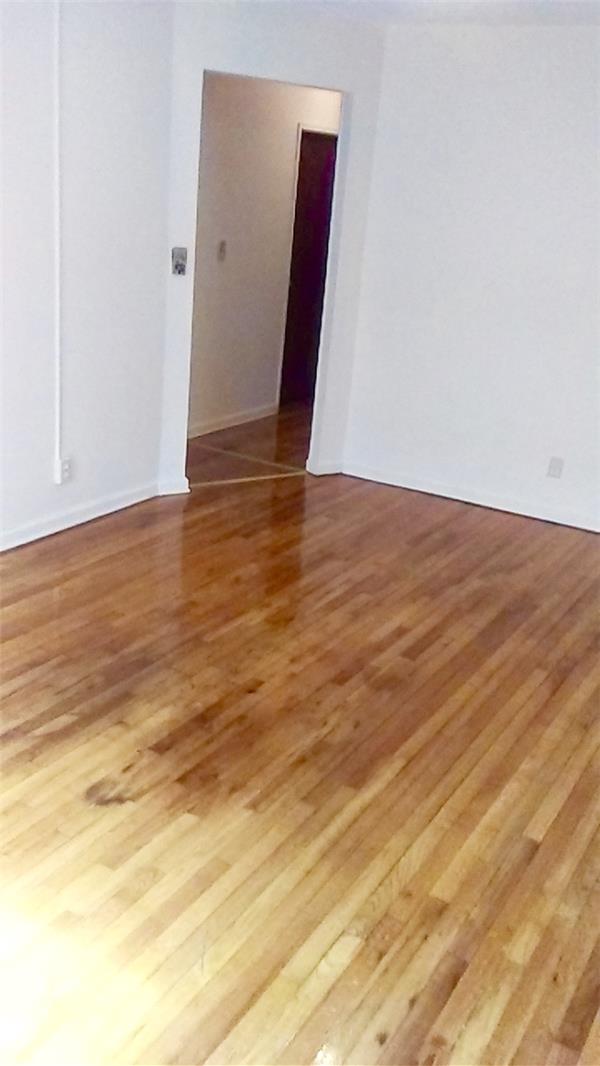 Foto del edificio - 1085 E 57th St