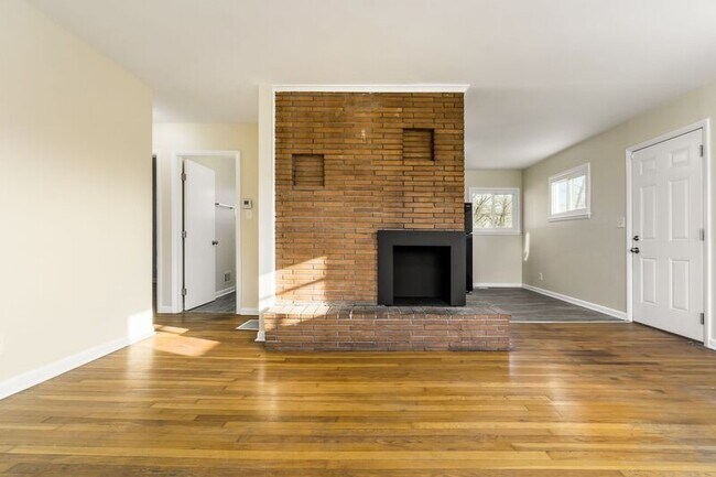 Building Photo - 4290 Mayflower Blvd