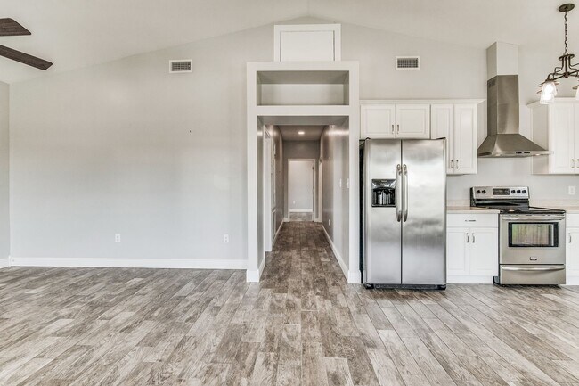 Building Photo - AVAILABLE AUGUST 1ST