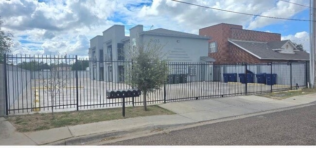 Foto del edificio - 2103 Napoleon St