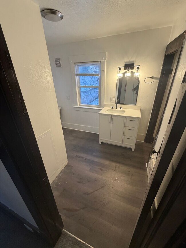 Building Photo - Beautifully redone 4-bedroom, 2-bath home available!