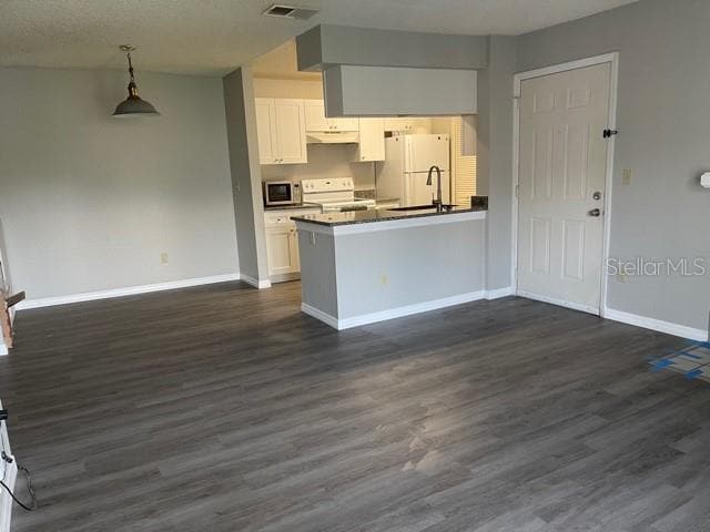 Building Photo - 2550 N Alafaya Trail