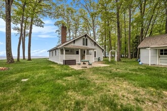 Building Photo - 2013 N Scenic Dr