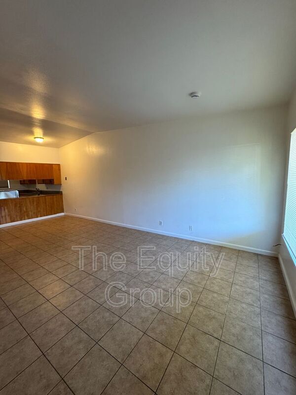Foto del edificio - 1140 W Tulare Ave