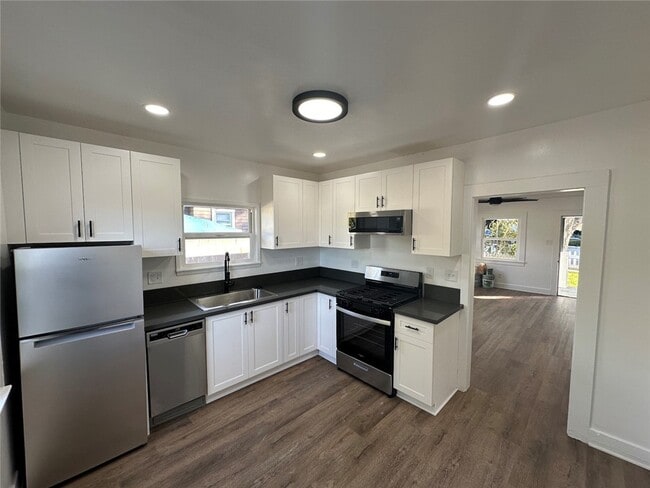 Building Photo - 821 N San Gabriel Ave