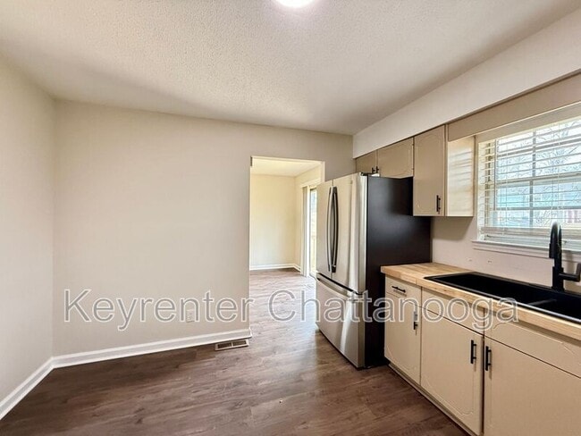 Building Photo - 8225 Cavan Cir