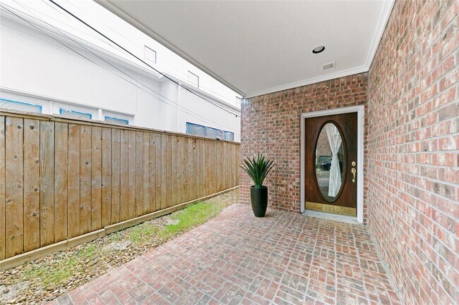 Foto del edificio - 2413 Potomac Dr