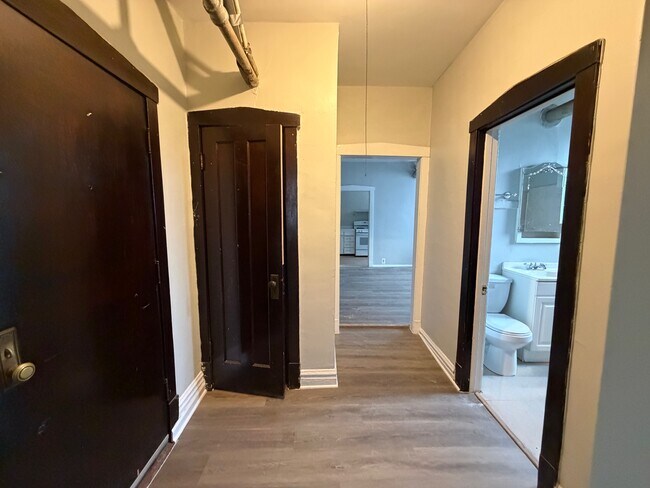 Foto del edificio - 3222 N Karlov Ave