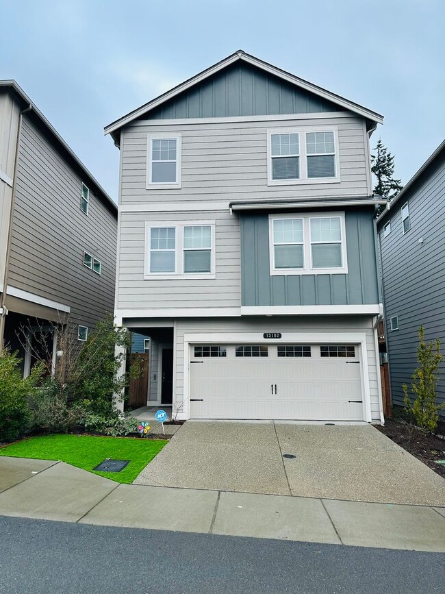 Foto del edificio - Newer 3-Story 3 Bedroom DR Horton Home in ...