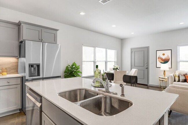Building Photo - NOW OFFERING FIRST MONTH FREE W/ 12 MONTH LEASE - Luxury 3 Bedroom 2.5 Bath Townhome in Bullard, TX!