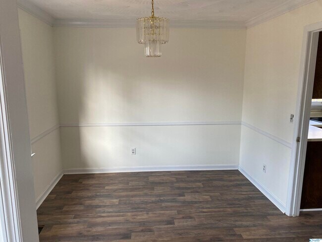 Building Photo - 1060 Sandy Springs Rd NW