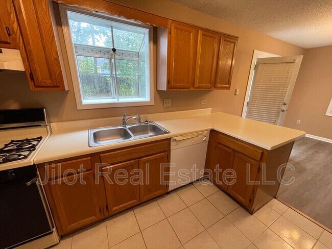 Foto del edificio - 1048 Hillsborough Chase NW