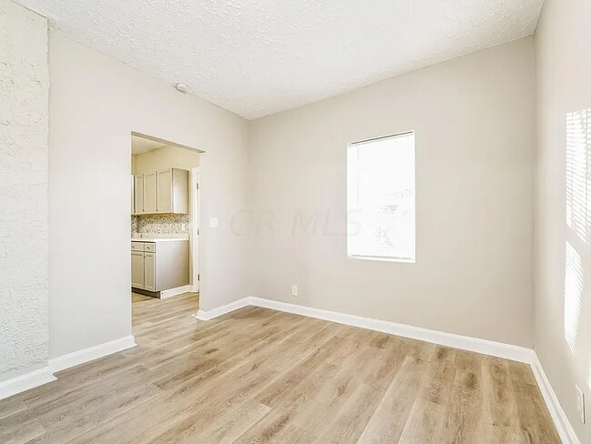 Foto del edificio - 597 Seymour Ave