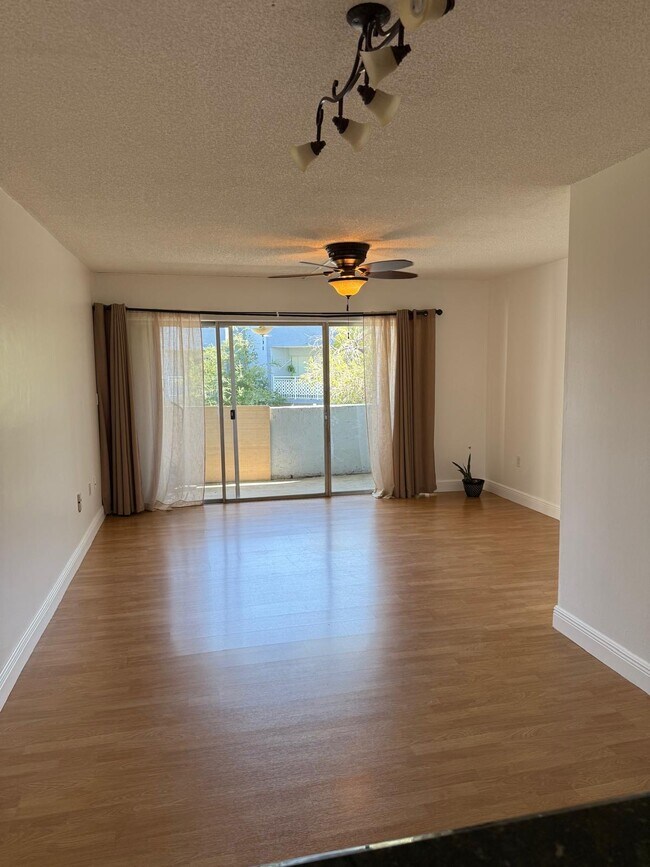 Living room - 9365 Fontainebleau Blvd