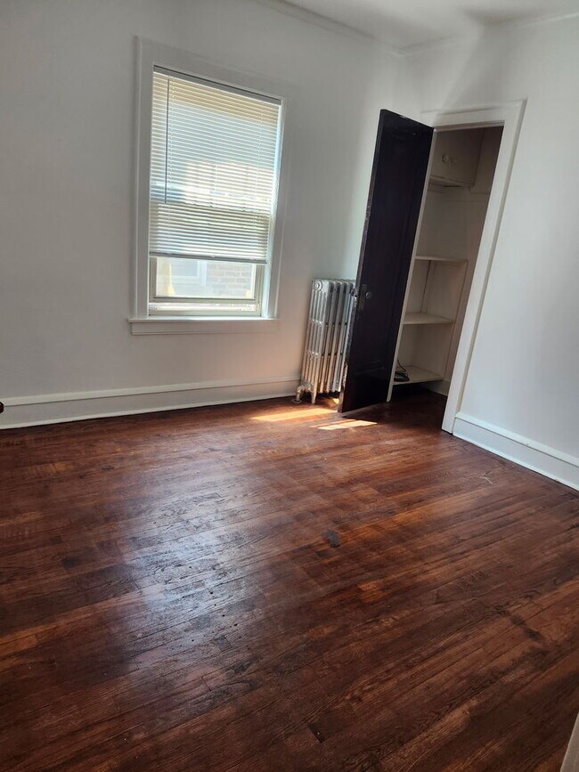 Foto del edificio - 2827 N Parkside Ave