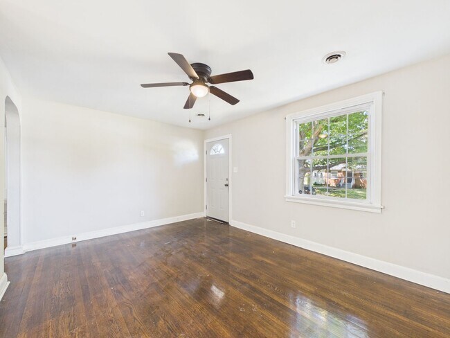 Foto del edificio - 4605 Eastover Ave