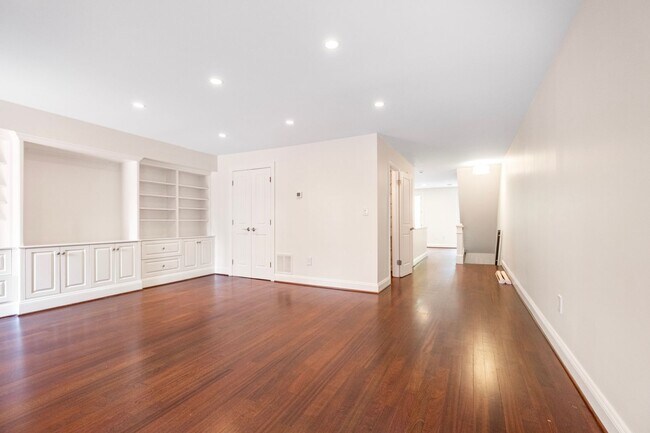 Foto del edificio - Lovely 3 BR/2.5 BA Townhome in Logan Circle!