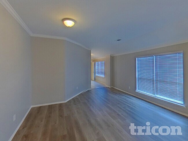 Foto del edificio - 716 Sequoia Dr