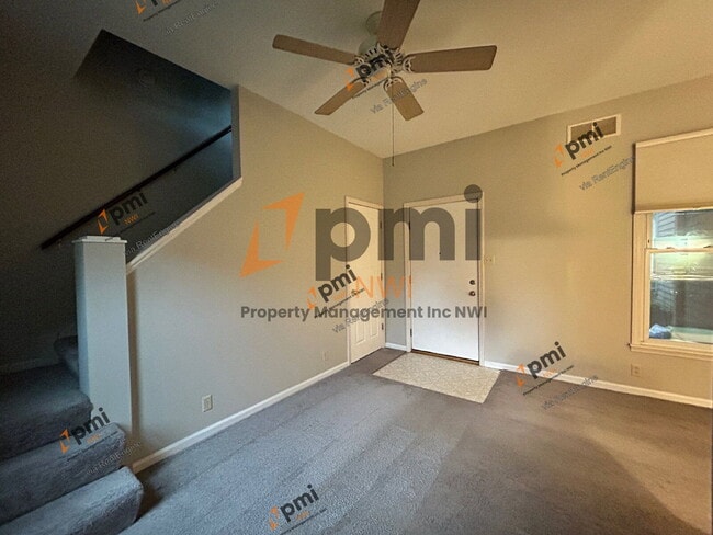 Building Photo - 703 Elm St