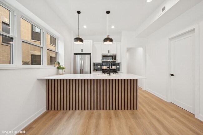 Foto del edificio - 2619 N Kimball Ave