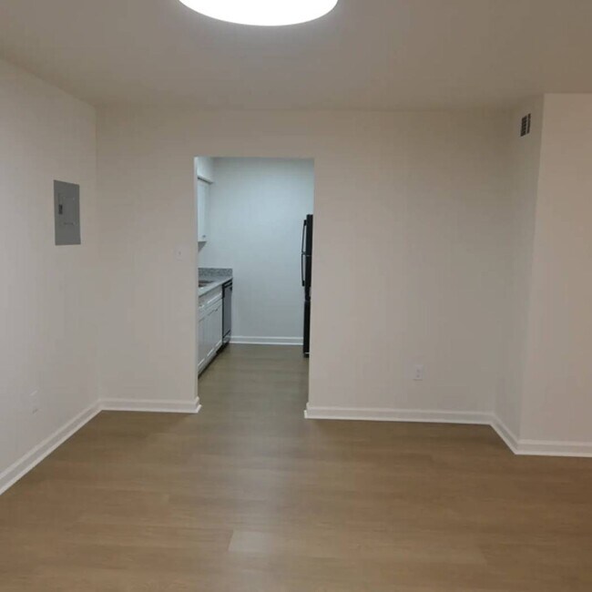 Whitney Manor 1117 Whitney Ave Gretna, LA Apartments for Rent in