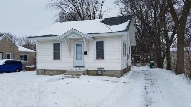 Building Photo - 2 bedroom 1 bath house