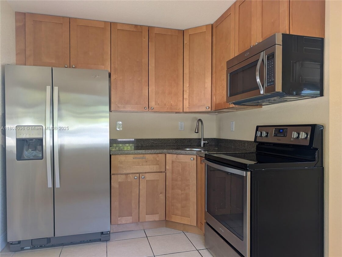 Foto principal - 300 SW 20th St