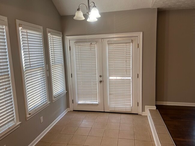 Building Photo - 227 Goldie Dr SE