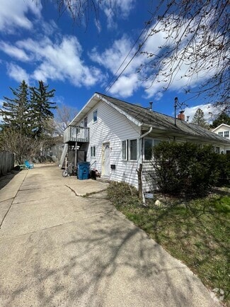 Building Photo - 121 Parchmount Ave