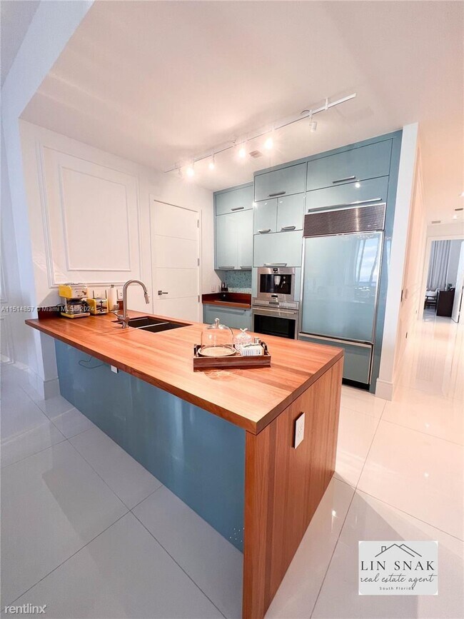 Foto del edificio - 3 br, 3.5 bath Condo - 15811 Collins Ave A...