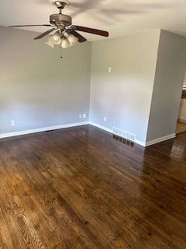 Foto del edificio - Charming 3 Bedroom 1 1/2 Bath