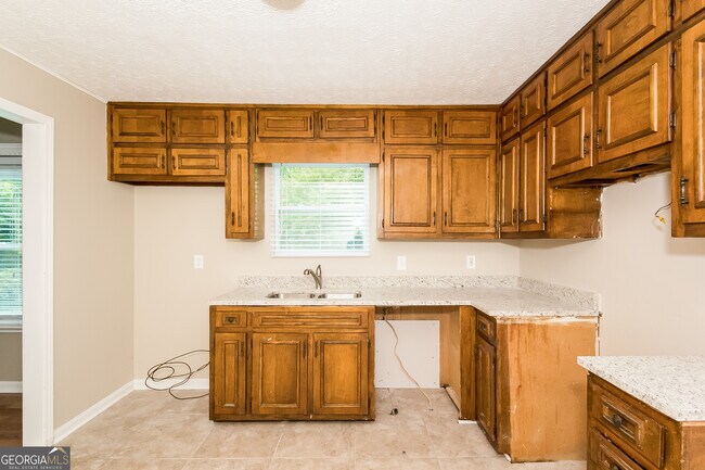 Building Photo - 6664 Heathrow Ln
