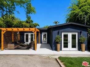 Building Photo - 885 Montecito Dr