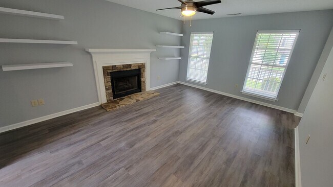 Building Photo - 4 Bed, 2.5 Bath Home Available Now in Riverside Chase