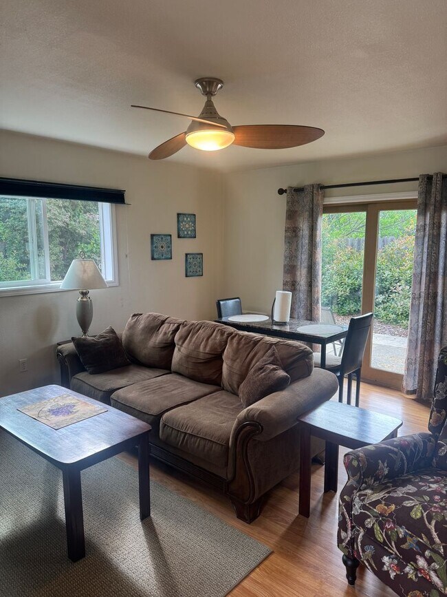 Foto del edificio - Furnished 1 bedroom in South Redding