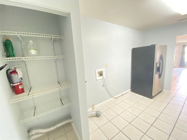 Building Photo - Just reduced!!! Ready to move in!! 3/2 Con...