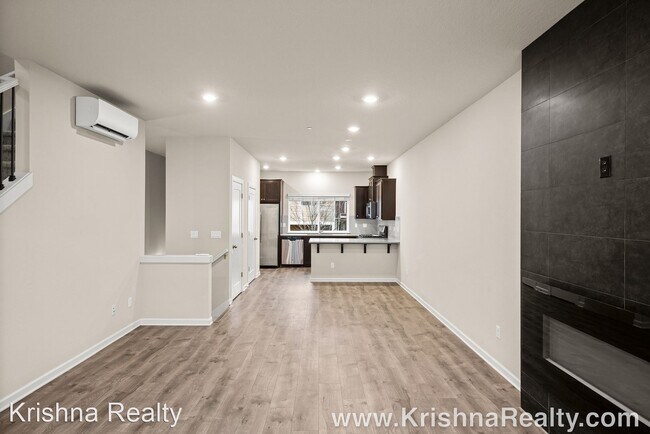 Building Photo - 2 br, 2.5 bath House - 446 NE Patricia Ann...